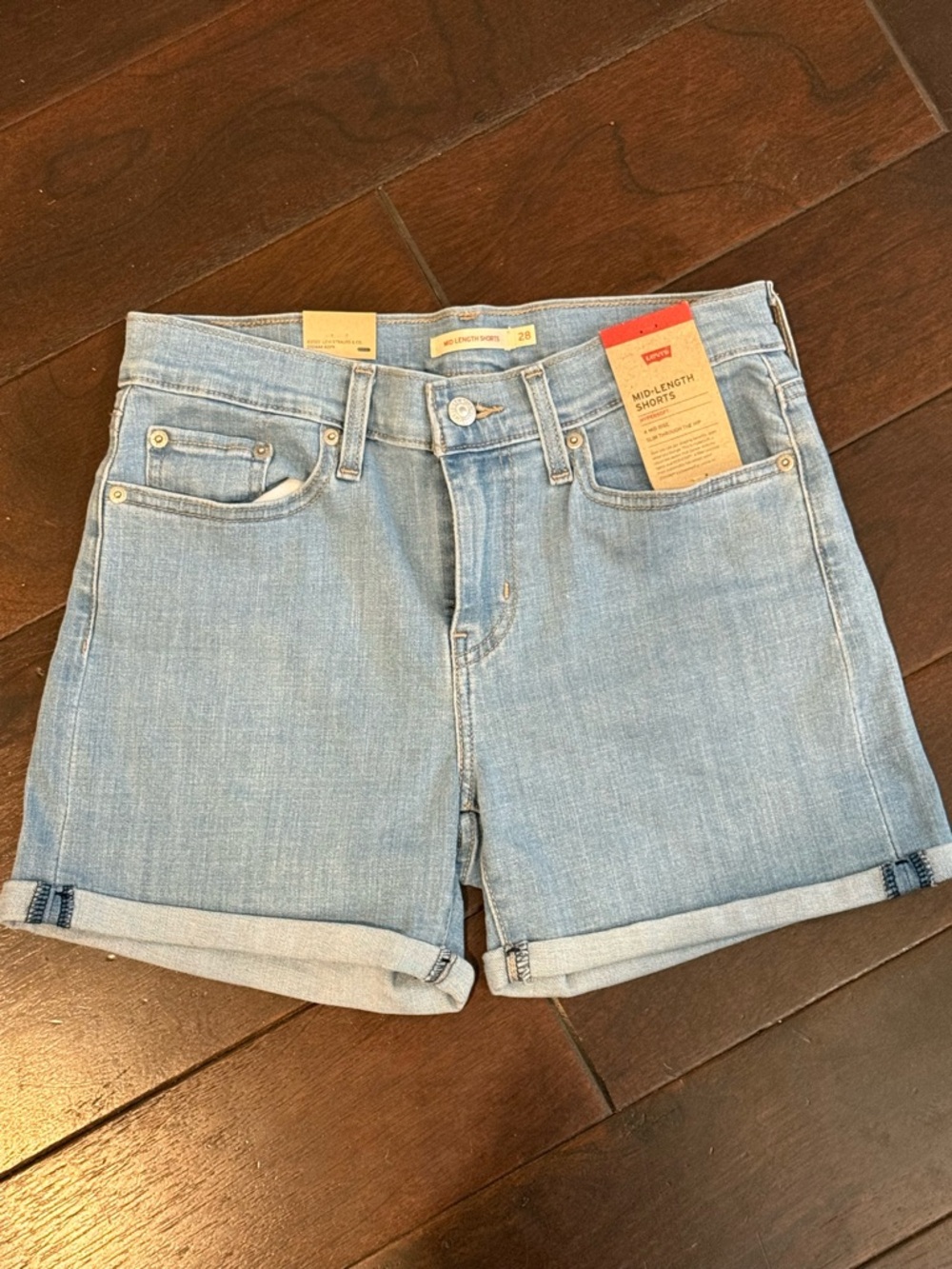 NWT Levi’s Mid Length Hypsoft Denim Short